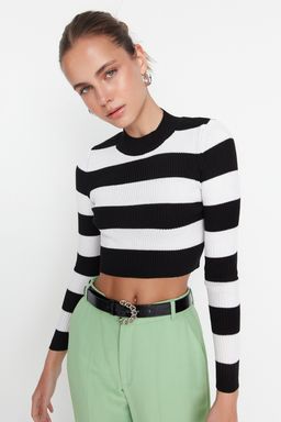 TRENDYOLMILLA Siyah Crop Pamuklu Cizgili Triko Kazak TWOAW20KZ0255