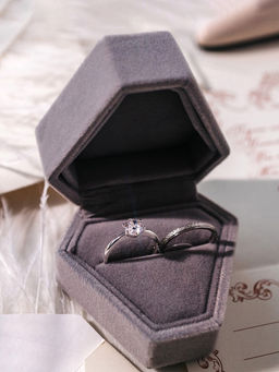 Футляр под серьги, кольцо «Кристалл», бархатный, 6.5×6.4 см, серый