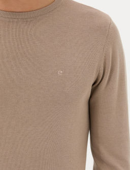 Базовый трикотажный свитер светло-коричневого цвета с круглым вырезом приталенного кроя - Cacharel фото 7