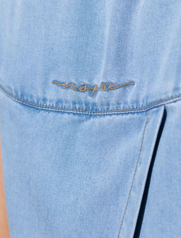 Топ с вырезом лодочка и асимметричным разрезом на спине из джинсового лиоцелла - Vilatte фото 4