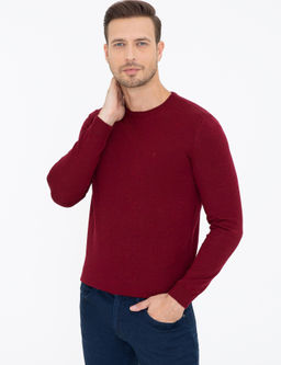 Бордово-красный базовый трикотажный свитер приталенного кроя с круглым вырезом