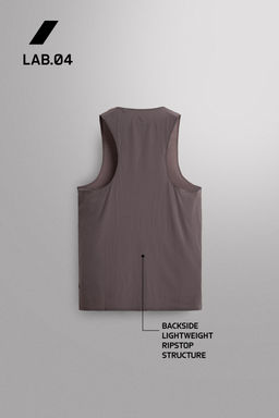 CAMISETA TANK LIGERA RUNNING / Morado