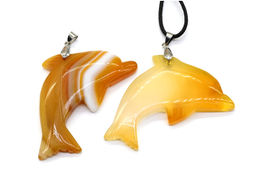 Кулон Дельфин 67*50мм из агата тонированного, цв.желтый
