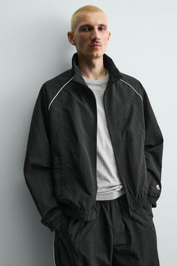 Куртка CHAQUETA Tecnica Contrastes черная