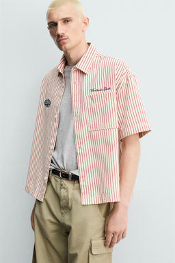 SOBRECAMISA RAYAS PARCHE CONTRASTE / Rojo