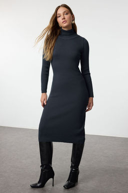 TRENDYOLMILLA Siyah Midi Triko Basic Bal?kc? Yaka Elbise TWOAW25EL00024