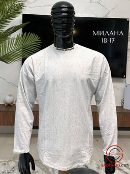 Лёгкий мужской свитер с надписью на спине