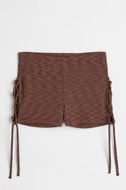 Pantal?n corto de punto con lazada