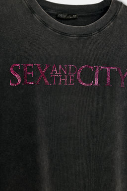 CAMISETA EFECTO LAVADO SEX & THE CITY / Gris antracita