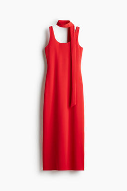 Vestido ajustado con fular