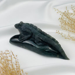 Фигурка резная "Игуана" из Лабрадора