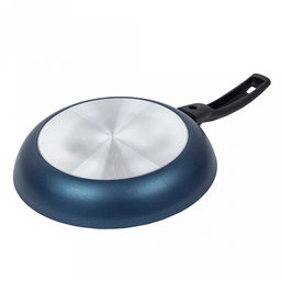 "Azure" Сковорода с антипригарным покрытием д22см "Сатин", h4,5см, s2мм, съемная бакелитовая ручка, синий (Россия)