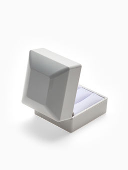 Футляр для 2 колец с подсветкой «Романтика»,6×6×5 см, белый
