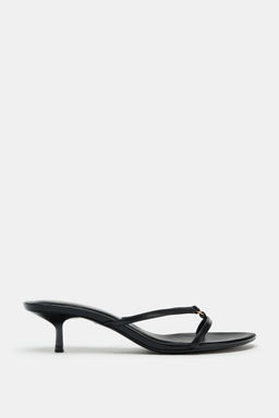 SANDALIA KITTEN DETALLE MET?LICO / Negro