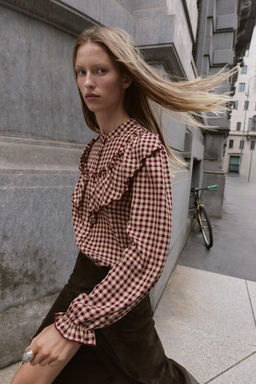 BLUSA VOLANTES CUADROS / Burgundy - Zara фото 2