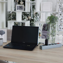S-GSU5-3 GREY Cетевой фильтр серии Universal, 3м (Пвс 3*0,75), 5 гнезд, с/з. 10А. Защита от перенапряжения, короткого замыкания. TM Uniel.