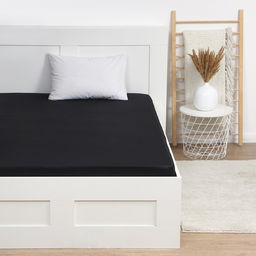 Простыня на резинке Jet black 180х200х25 см, цвет чёрный, 100% хлопок, мако-сатин, 114г/м2