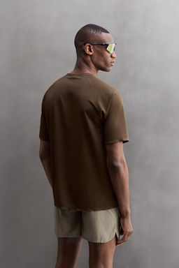 PERFORATED STRUCTURE T-SHIRT