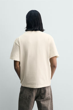 CAMISETA RELAXED FIT TEXTO LAVADO / Blanco roto