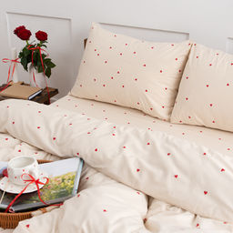 КПБ Чистый хлопок, 2,0 спальный с простыней на резинке, наволочки 50х70, поплин, 100% хлопок, Сердечки ВБ Пододеяльник 177х215; простыня 160х200х25; наволочка 50х70 (2шт) 2,0 спальный с простыней на резинке 160х200х25 - Традиция фото 3