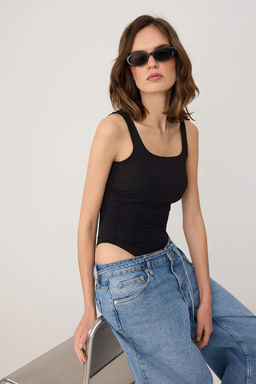Siyah Duz Regular Kare Yaka Ince Ask?l? Kolsuz Buzgulu C?tc?tl? Poliamid Orme Body TWOSS26BD00023