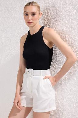 Beyaz Kemerli Regular Pamuklu Gabardin Sort & Bermuda TWOSS19IE0002