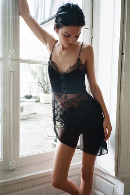 TOP COMBINADO TIRANTES ENCAJE / Negro