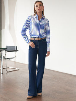 Блузка свободного силуэта с золотистыми пуговицами