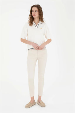 Женские бежевые брюки из плотной ткани