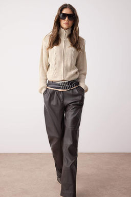 TRENDYOLMILLA Lacivert Crop Renk Bloklu Dik Yaka Triko H?rka TWOAW24HI00238