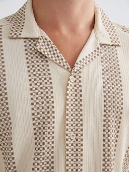 Regular Fit Resort Yaka K?sa Kollu ?izgili Erkek G?mlek