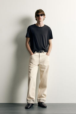 JEANS STRAIGHT FIT VUELTA CONTRASTE / Crudo