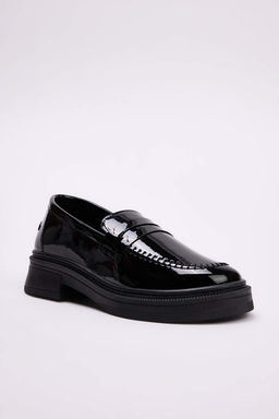 Siyah Rugan Dikis Detayl? Kad?n Loafer Ayakkab? TAKAW26LA00006