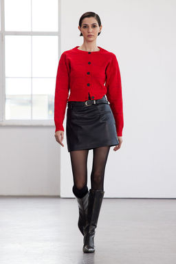 TRENDYOLMILLA Limited Edition K?rm?z? Crop Yumusak Dokulu Gul Orgulu Ceket Gorunumlu Triko H?rka TWOAW25HI00322 фото 2