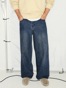 Джинсы wide leg с эффектом стирки / Zarina  фото 2