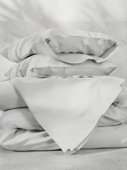 Постельное бельё 1.5-спальное «Этель», тенсель, белое