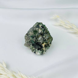 Мусковит (зеленый лепидолит) в природе