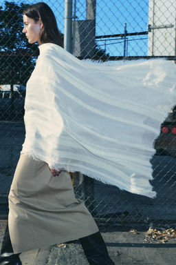 FINE MODAL AND WOOL SCARF - Zara фото 8