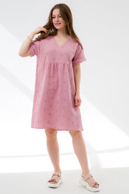 Летнее платье с вышивкой пудровое