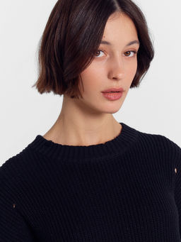 Джемпер женский черный с рваными деталями