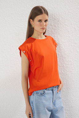 Turuncu %100 Pamuk Z?mba Detayl? Vatka Gorunumlu Relaxed Bisiklet Yaka Orme T-Shirt TWOSS23TS00016