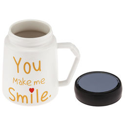 Кружка фарфоровая Признания You make me smile 600мл, д9,5см h13,3см, матовая глазурь, деколь с золотом, цвет - белый, пластмассовая, винтовая крышка, герметичная, с силиконовым уплотнителем, д/горла 6,6см, д/основания 5,6см, в подарочной коробке - Домашняя мода фото 2