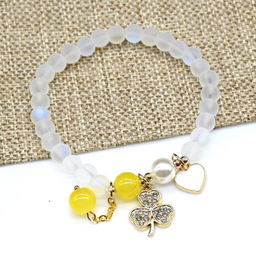 Браслет с подвесками из опала искусственного и кварцем шарик 6мм цв.красный, 17см - Радуга камня фото 4