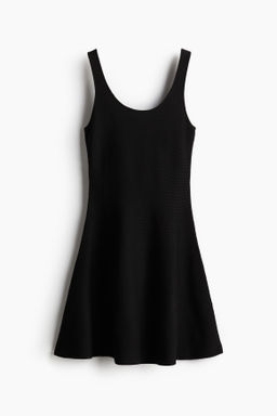 Vestido con falda acampanada