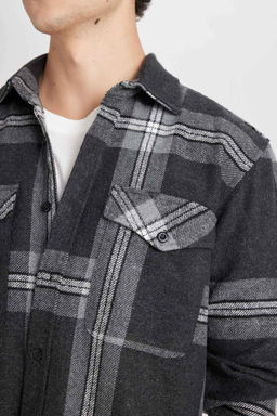 Мужская черная фланелевая рубашка с длинным рукавом стандартного кроя с воротником-поло в клетку и классическим кроем - Defacto фото 5