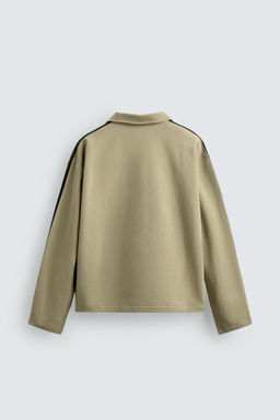 SUDADERA BOXY FIT BORDADOS BANDAS / Tostado