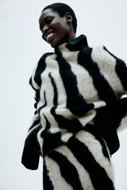 Jersey en mezcla de mohair con cuello perkins