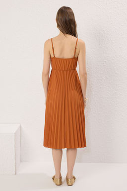 TRENDYOLMILLA Siyah Belden Ac?lanMidi Kruvaze Piliseli Ayarlanabilir Ask?l? Esnek Orme Elbise TWOSS20EL2729  фото 37