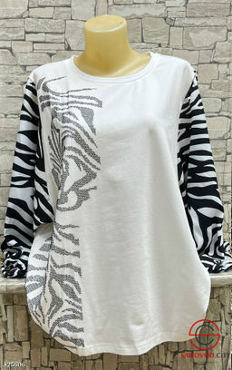 Кофта женская со стразами