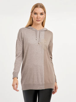 джемпер женский удлиненный с капюшоном и с вышивкой